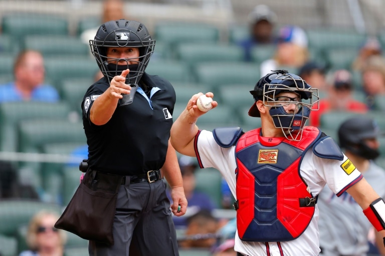 Pioneering MLB umpire Pawol debuts behind plate in Braves win