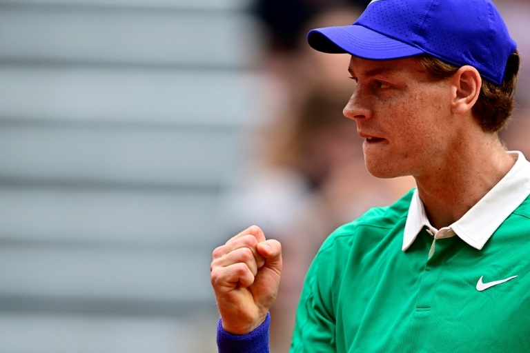 Djokovic and Sinner chase French Open semis as underdogs look for upsets