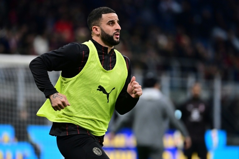 Man City defender Walker joins Burnley