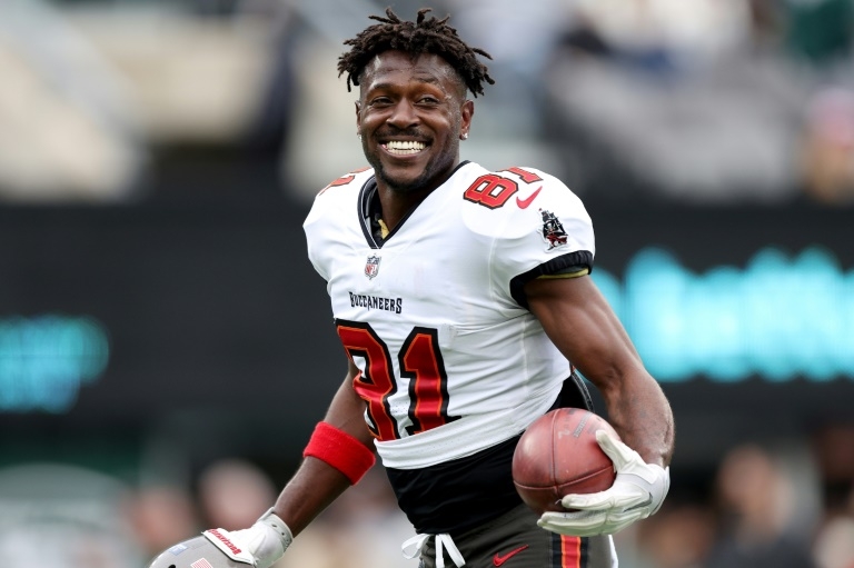 Former NFL star Brown wanted for attempted murder: police
