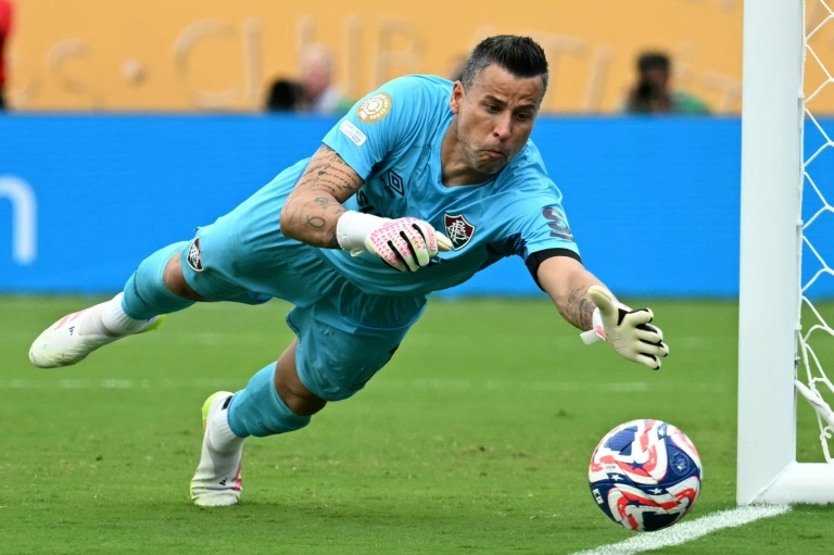 Brazilian goalkeeper Fabio equals Shilton record for most games played