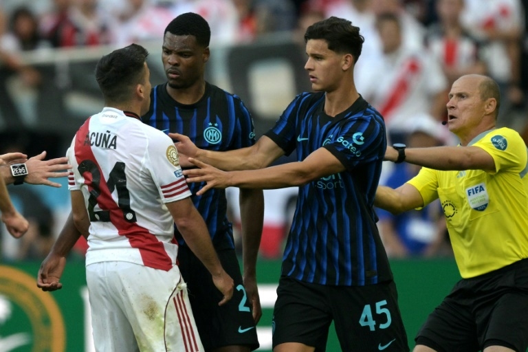 'Battle of Seattle' as Inter down nine-man River to advance