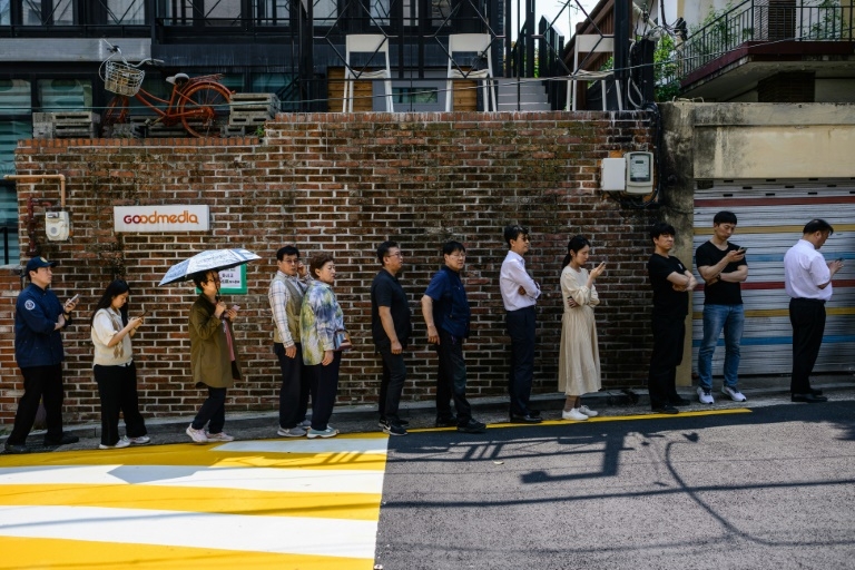 South Koreans vote early in record numbers in poll triggered by martial law