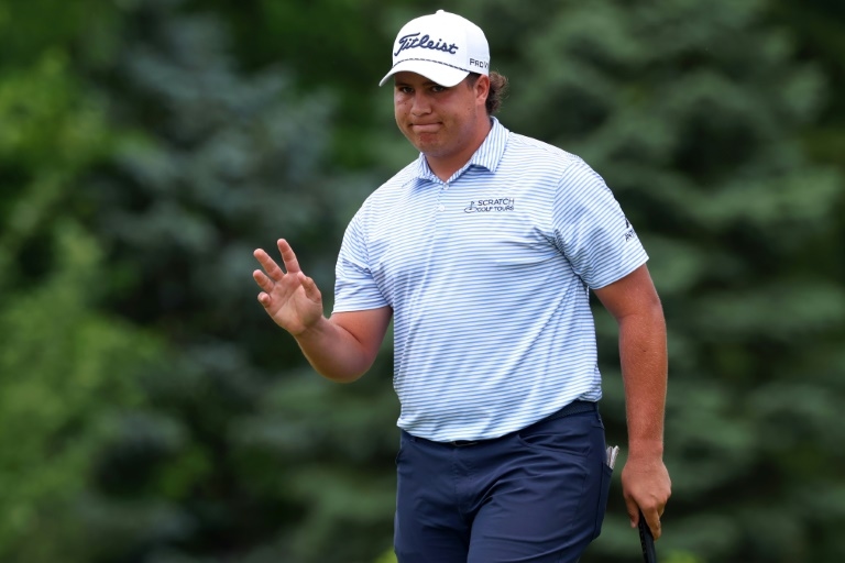 South Africa's Potgieter grabs PGA Detroit lead