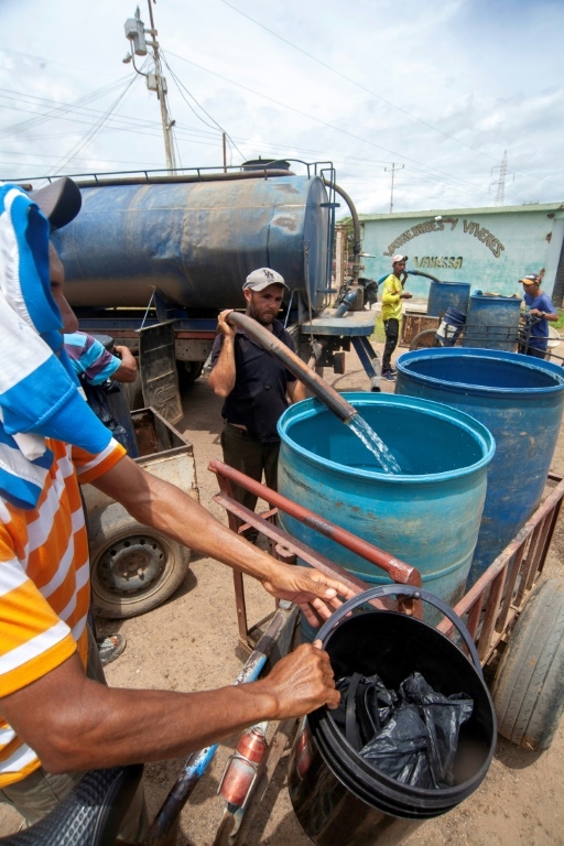 Drilling for water in Venezuela's parched oil town