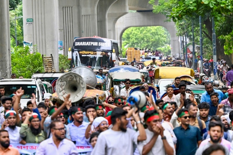 Political protests paralyse Bangladesh daily life