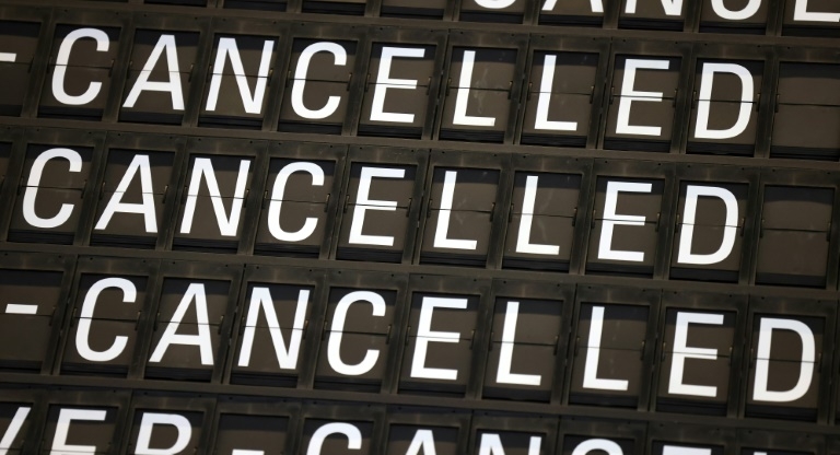 Longer flight delays without compensation? EU plan divides