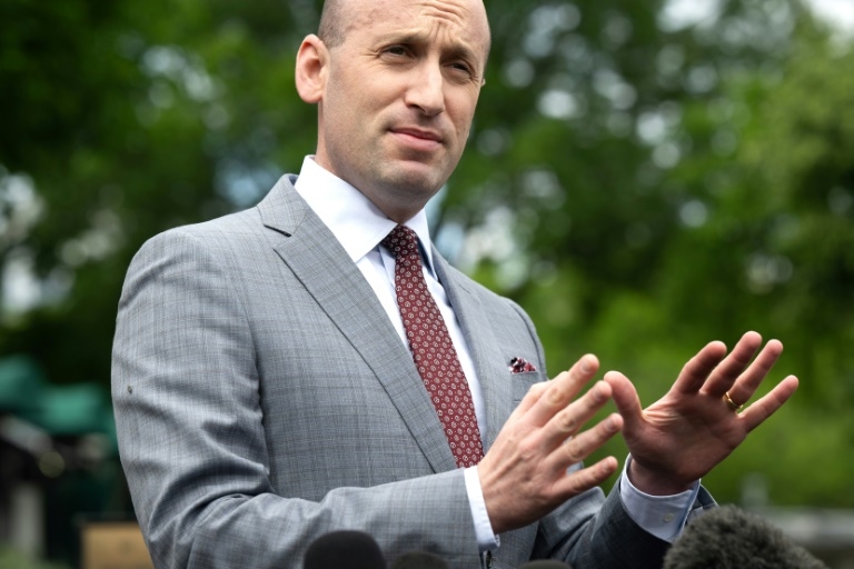 Trump admin 'looking at' suspending right to court challenge for detainees