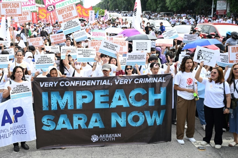 Thousands of protesters call for VP Duterte impeachment