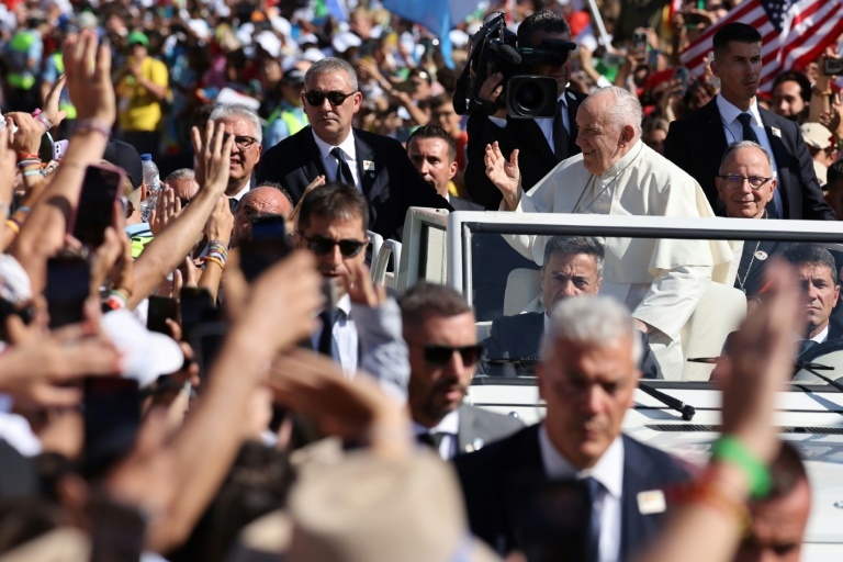 Climate campaigners praise a cool pope