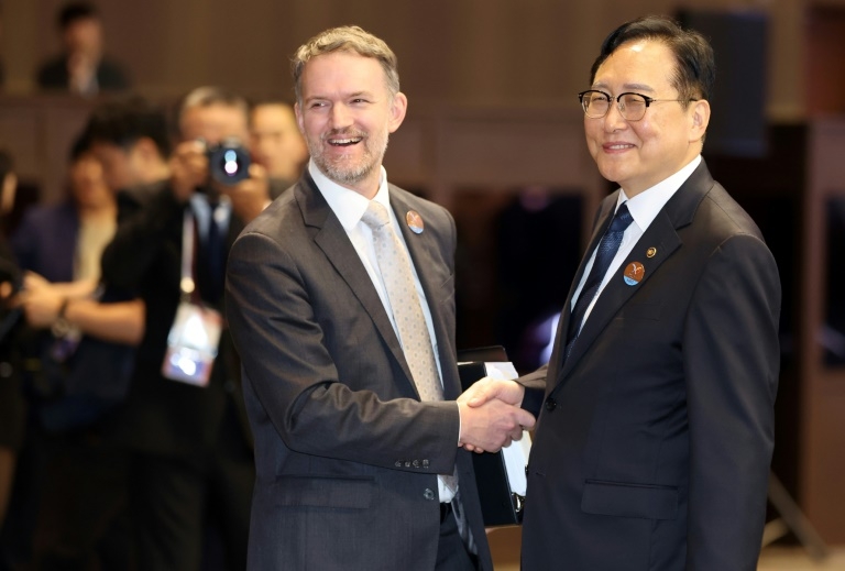 APEC says 'concerned' over challanges to global trade