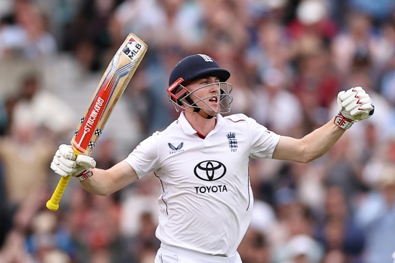 Oval downpour leaves England-India series on knife edge