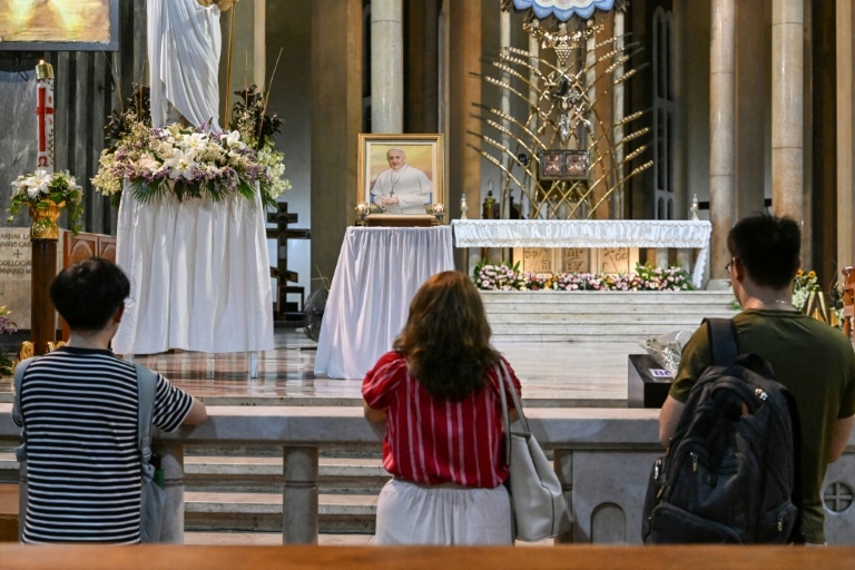 'The voice of God': Filipinos wrestle with death of Pope Francis