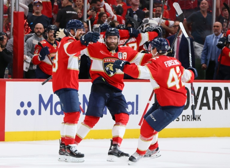 Panthers rout Oilers to capture second NHL Stanley Cup in a row