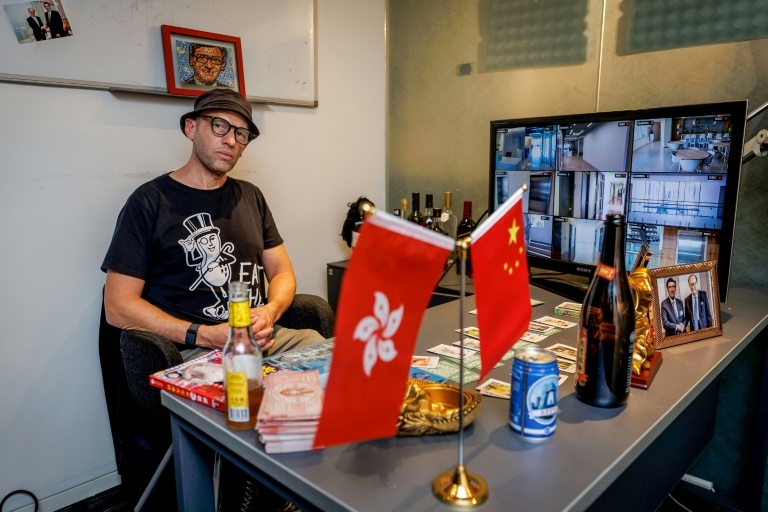 'Rigid' Hong Kong office turned into artists' satire