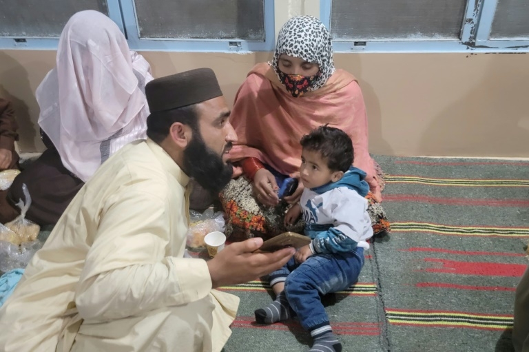 Train hostage survivors in Pakistan recount 'panic' amid blasts