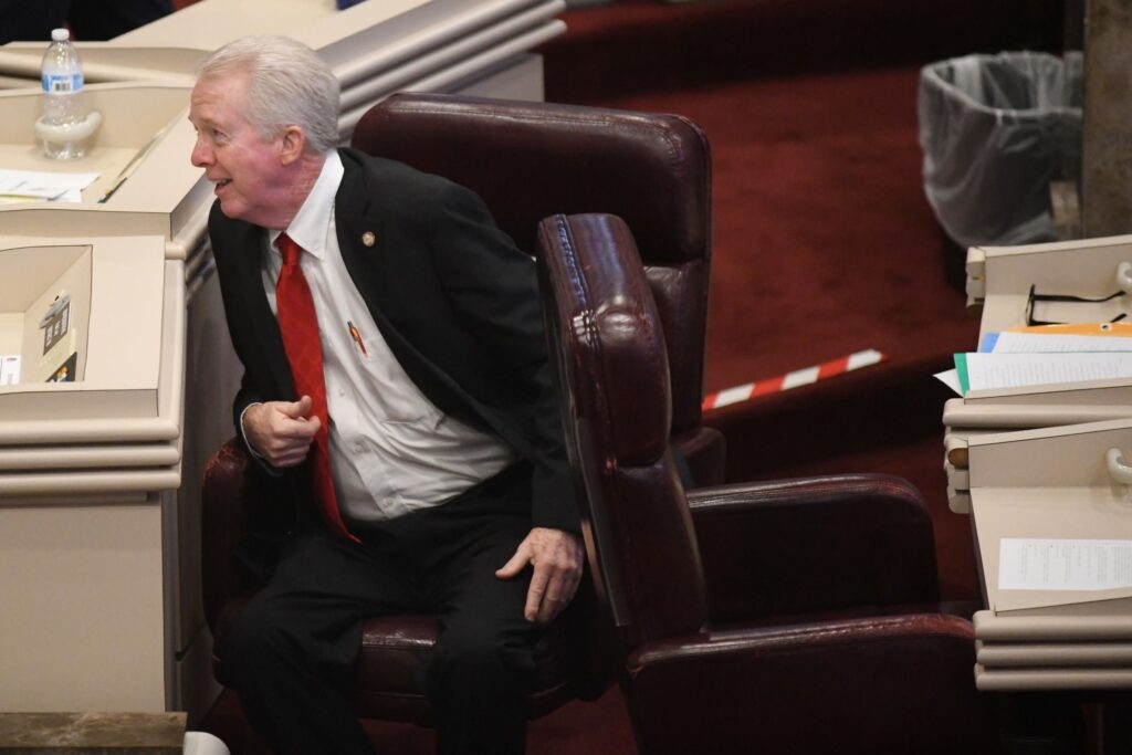 Bill requiring app stores to verify age for minors in Alabama stalls in House committee