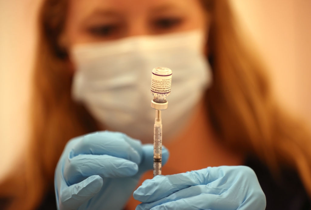 Health groups urge insurers to cover COVID-19 shots for pregnant women