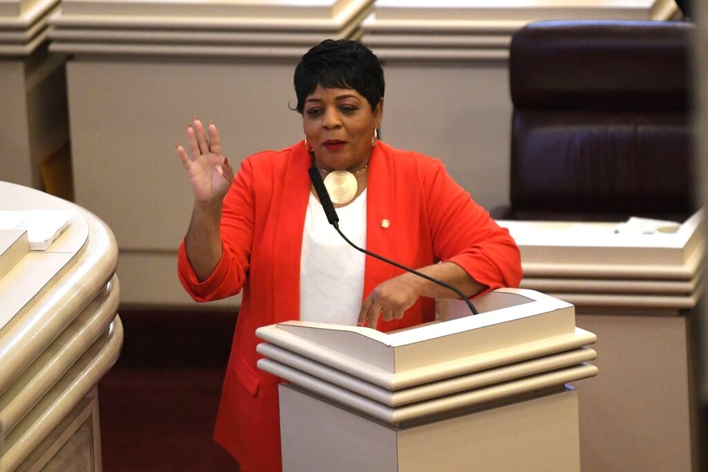 Proposed Alabama vaping regulation, fees pass Senate committee
