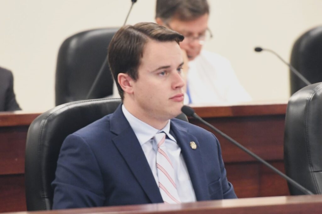People who abandon pets could face a year in jail under Alabama legislation