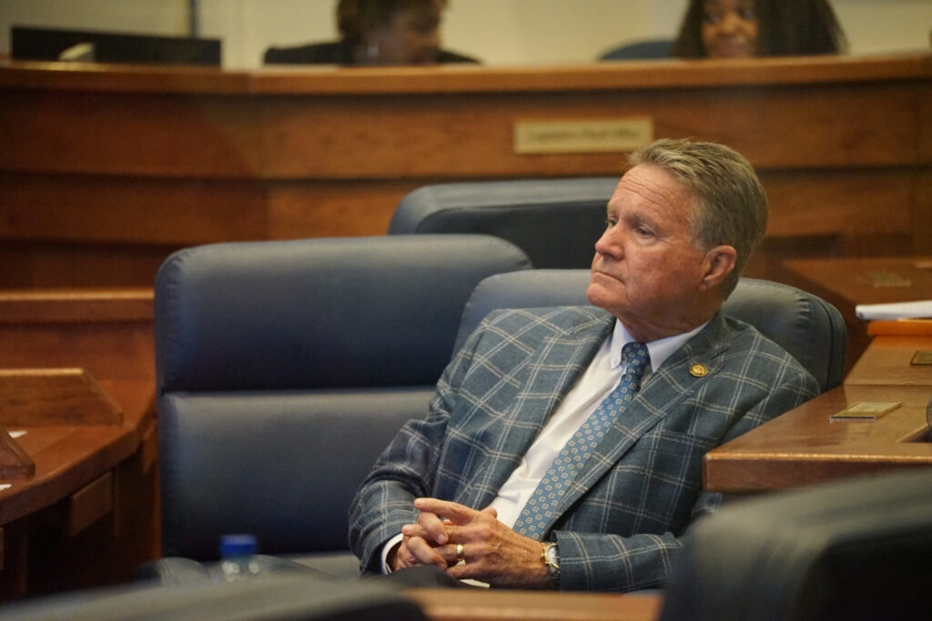 Alabama House committee approves Senate version of cell phone ban