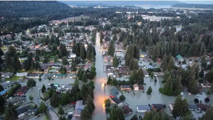 Researchers embark on five-year study of flood risks at Alaska's Mendenhall Glacier