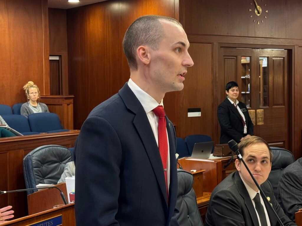 Alaska House votes to ease new accountants' path to a job