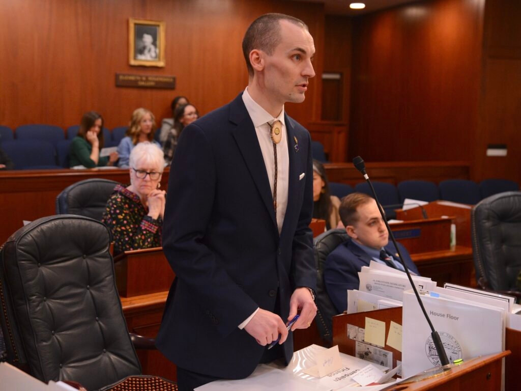 Alaska House votes to eliminate restriction that bars paramedics from helping police and search dogs