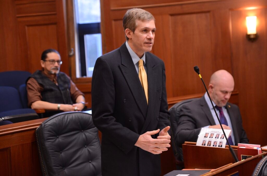 Alaska Senate votes against inflation-adjusted pay for legislators and state execs