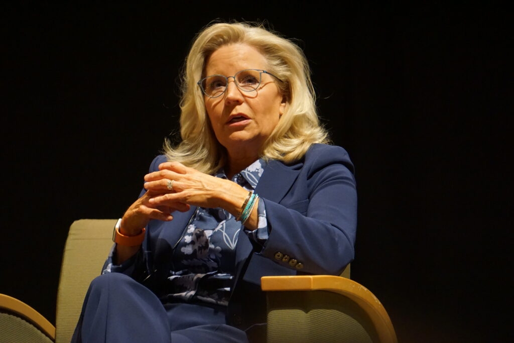 Former Rep. Liz Cheney, in Anchorage lecture event, gives kudos to Alaska Sen. Murkowski