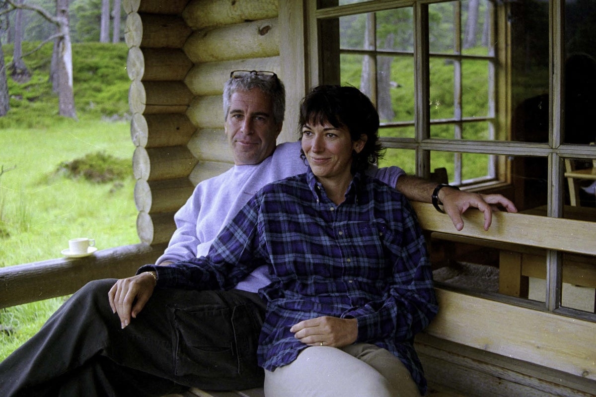 ‘Jeffrey Epstein is dead. Ghislaine Maxwell is not': Sex trafficker fights DOJ move to unseal grand jury records