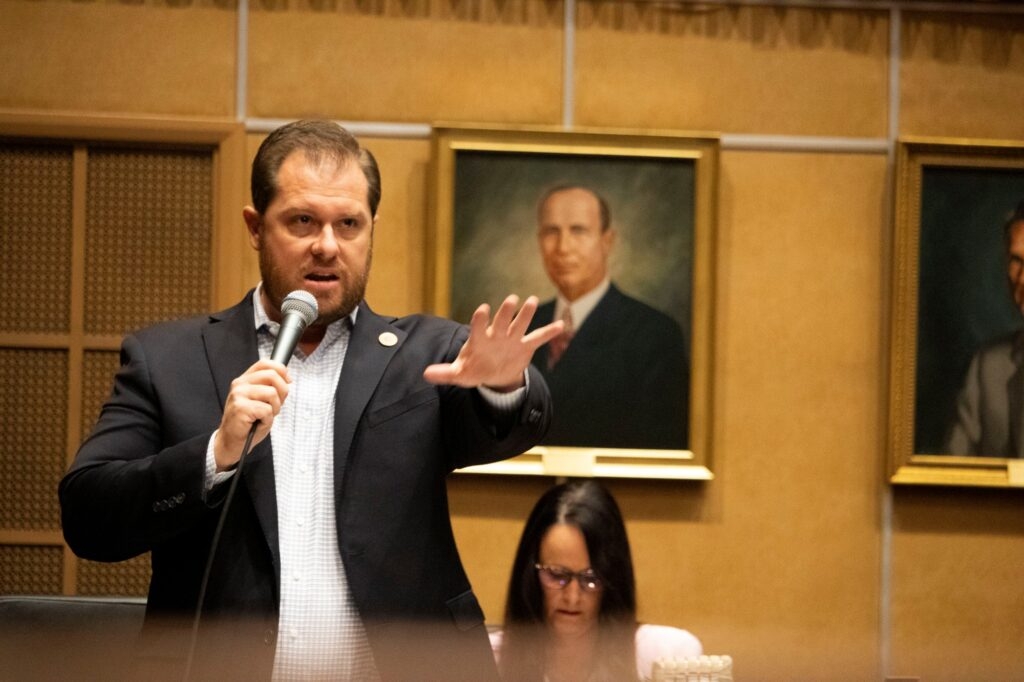 Arizona Republicans want to pay police bounties for immigrant deportations