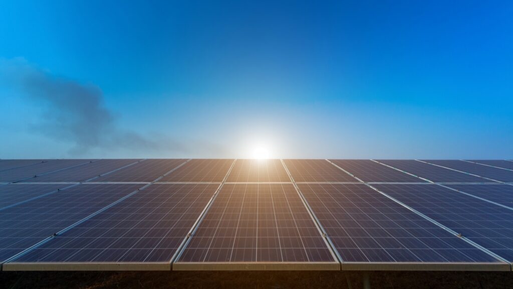 Arizona's clean energy boom: 18,700 new jobs at risk if incentives are cut
