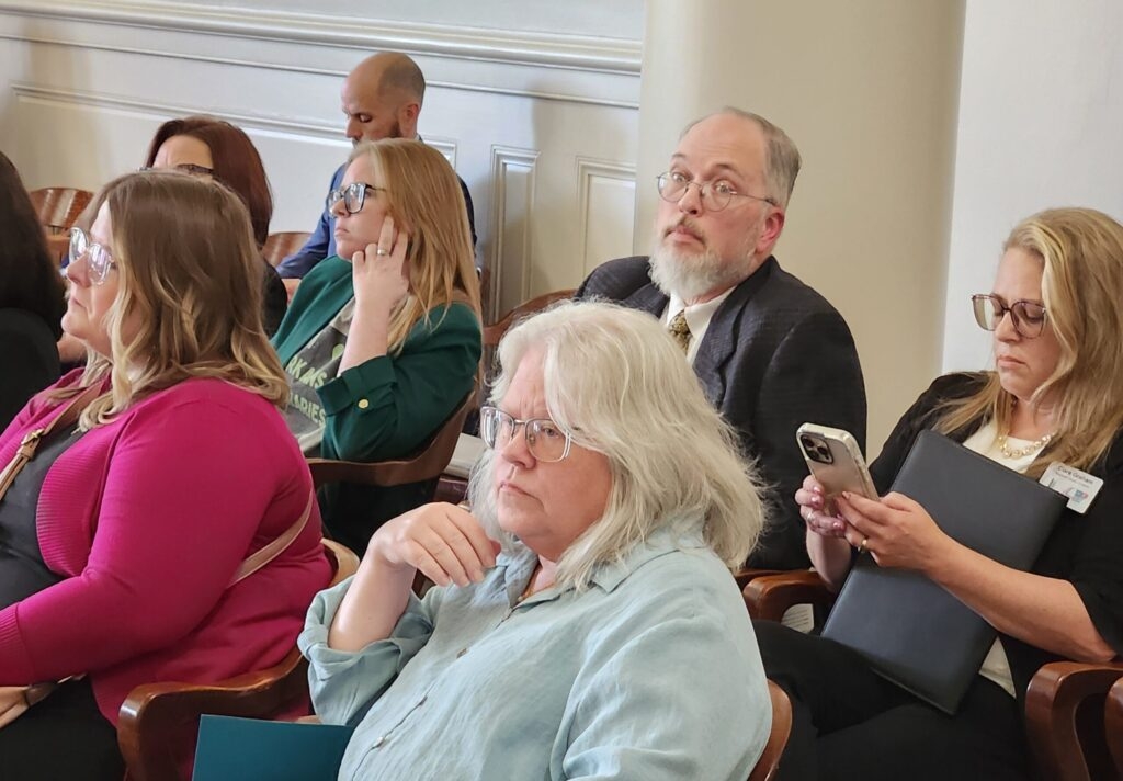 Bill to abolish Arkansas State Library and its board advances despite librarians' opposition