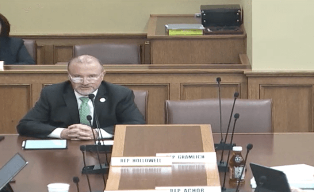 Legislative committee advances energy bill to Arkansas House