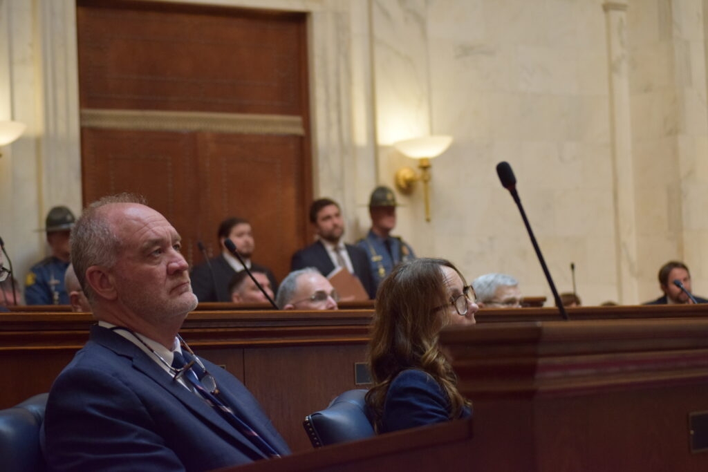 Stalled energy bill advances out of Arkansas Senate