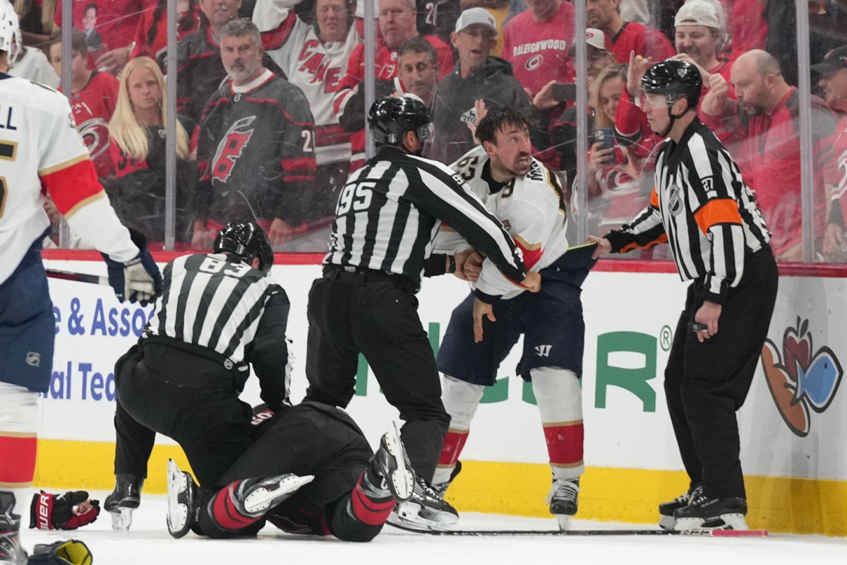 Panthers Coach Has Priceless Reaction to Brad Marchand's 10-Minute Misconduct