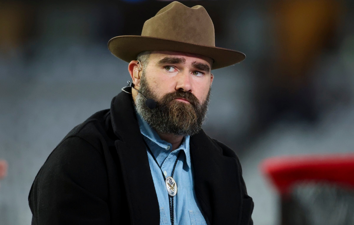 Jason Kelce's Family's Behavior Around Taylor Swift Revealed
