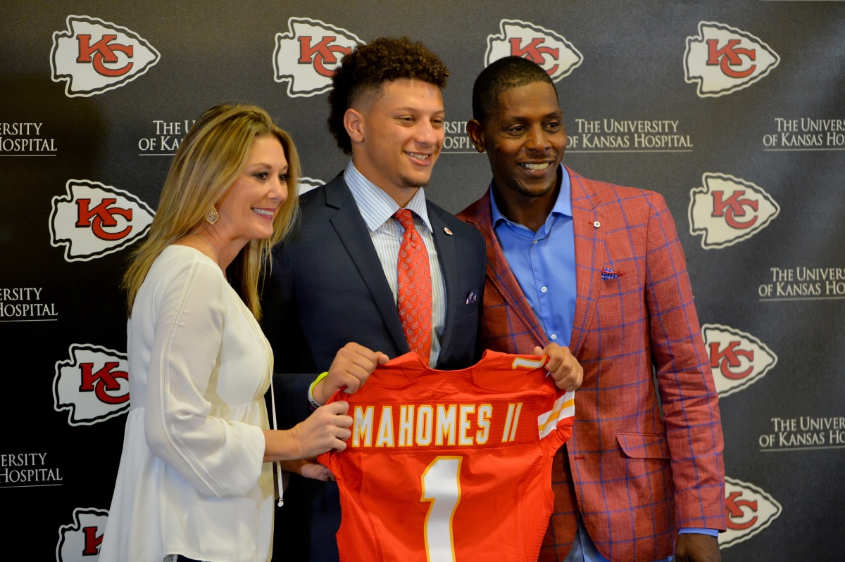 Mahomes Family Attacked In NSFW Rant By Baseball 'Boxer'
