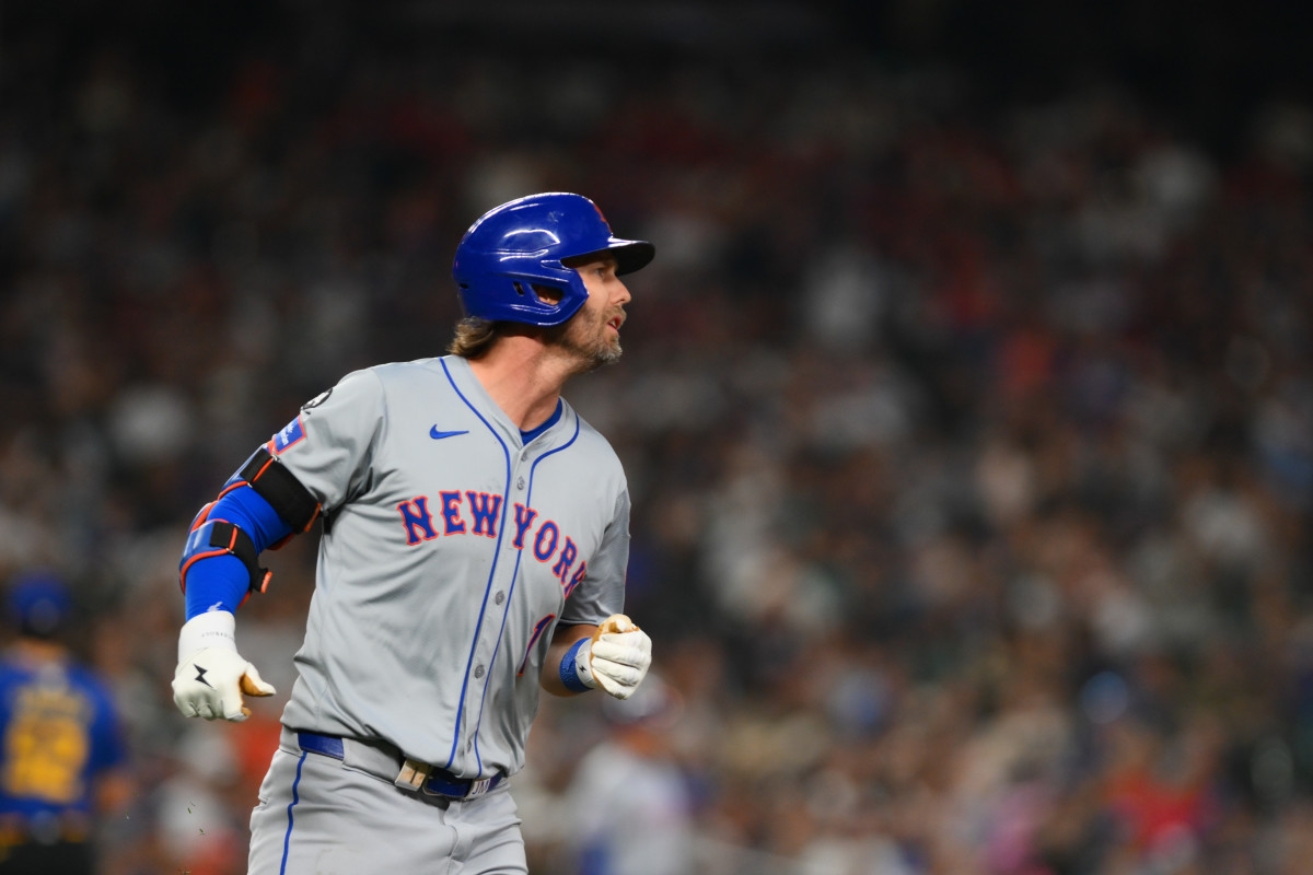 Mets' Carlos Mendoza Announces Jeff McNeil News After Leaving Diamondbacks Game