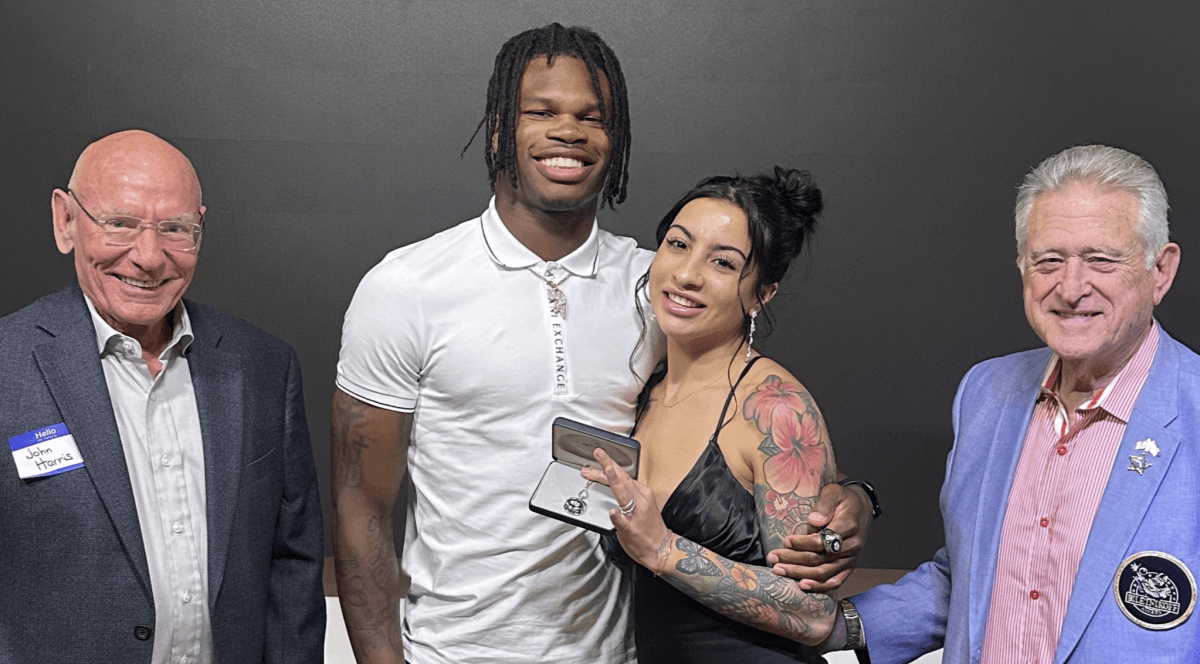 Travis Hunter's fiancee shows support at award ceremony