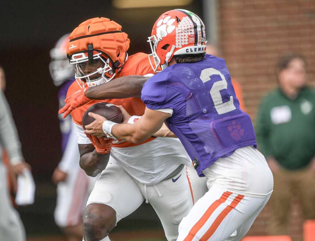 Jacksonville Jaguars Travis Etienne Comparisons Fuel Hype Around Clemson RB Gideon Davidson