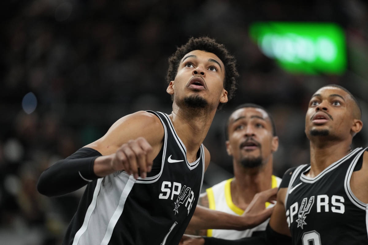 Mock Trade Allows Spurs to Save Money on Giannis, Land Different All-Star