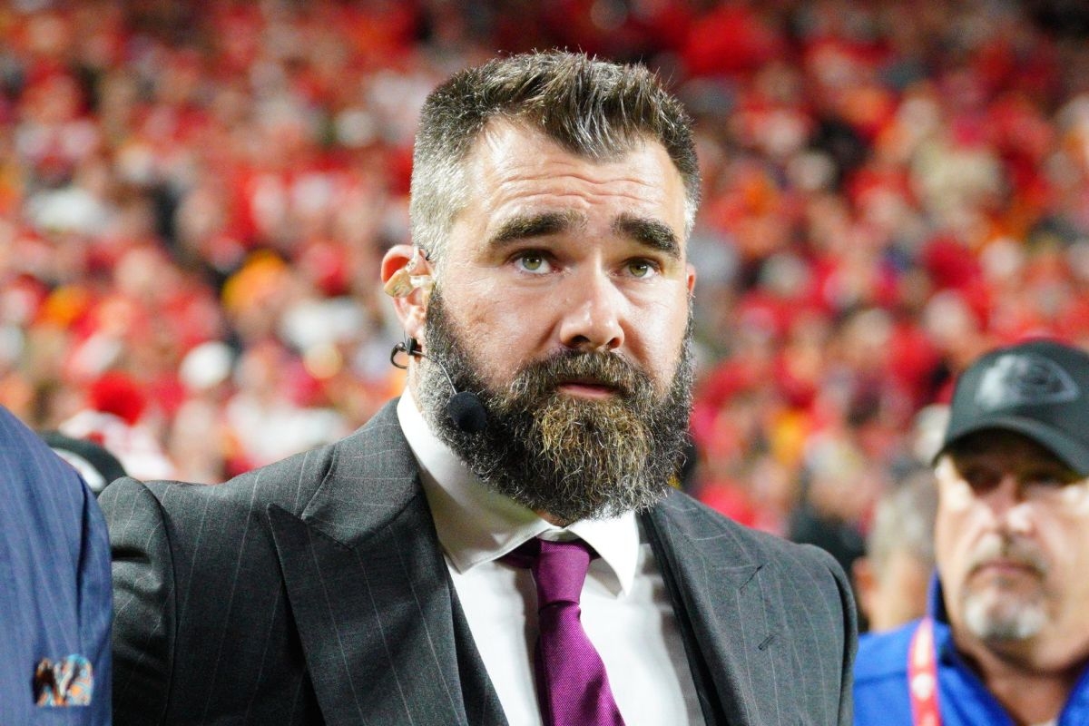 Jason Kelce Turns Heads With Personal Announcement on Sunday