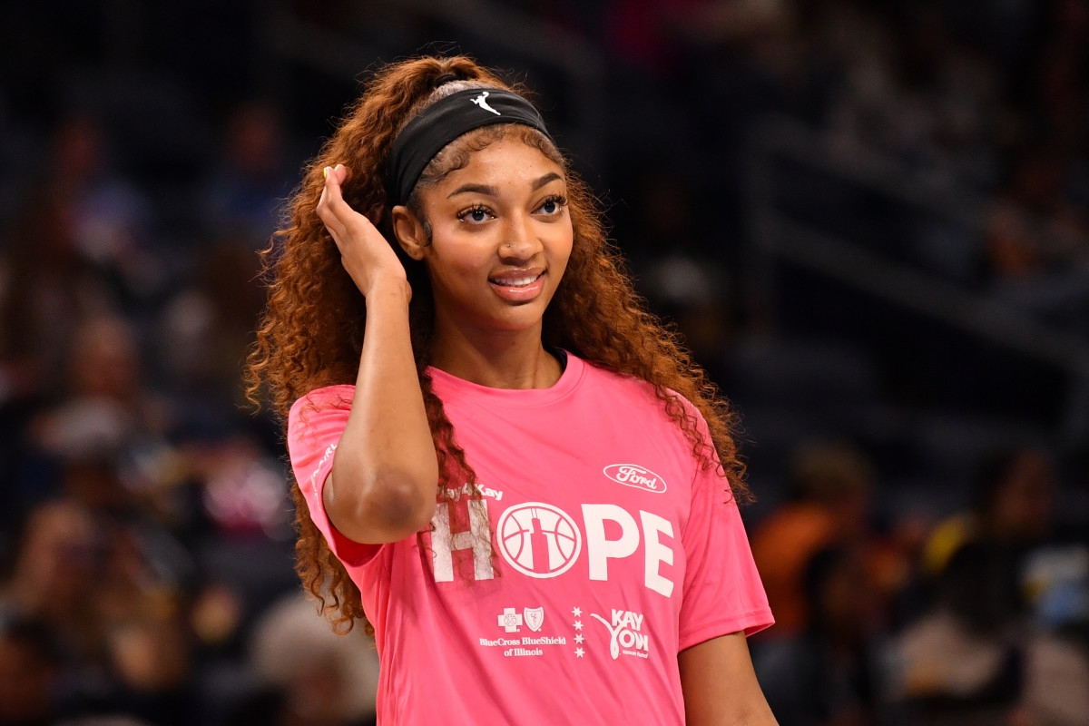 Chicago Sky Coach Sends Message After Angel Reese Decision