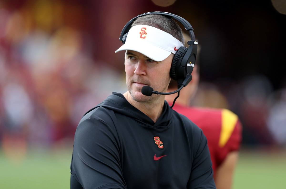 Lincoln Riley Reveals the QB Who Has Impressed Him Amid USC's QB1 Battle