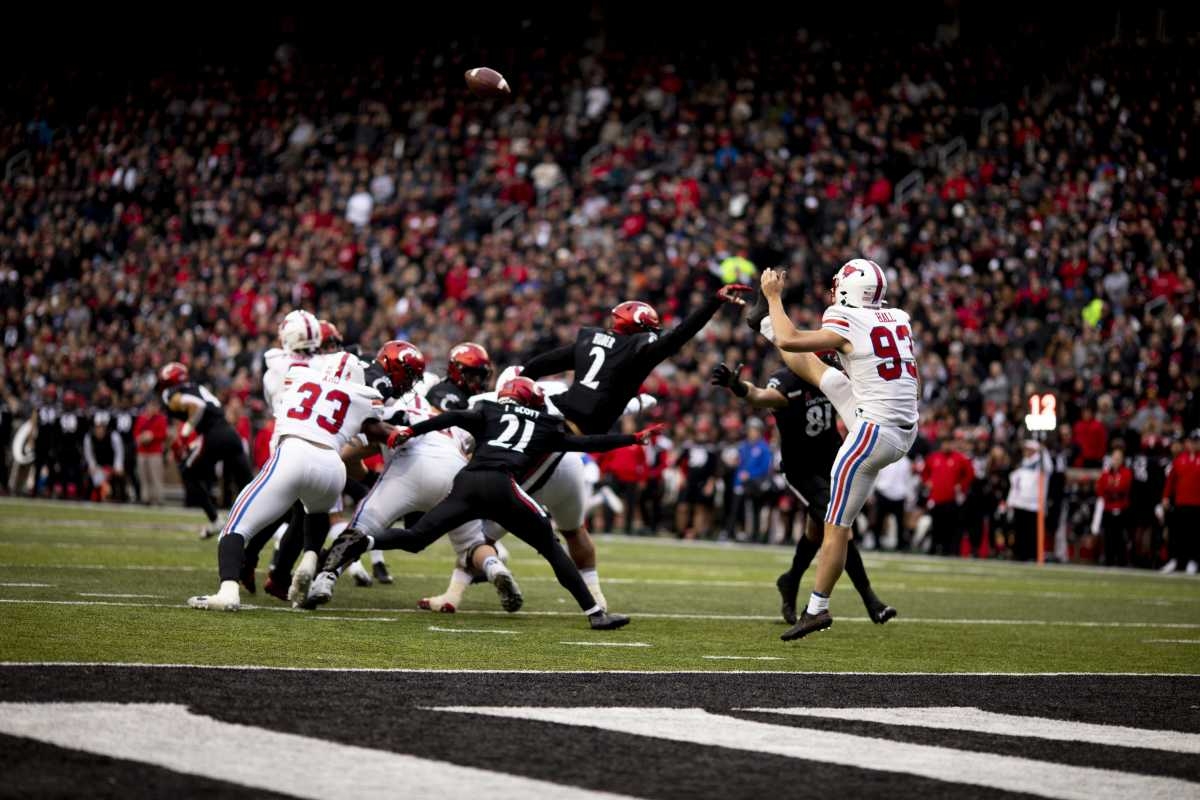 6-Foot-9 Punter Turns Heads At Packers Rookie Minicamp