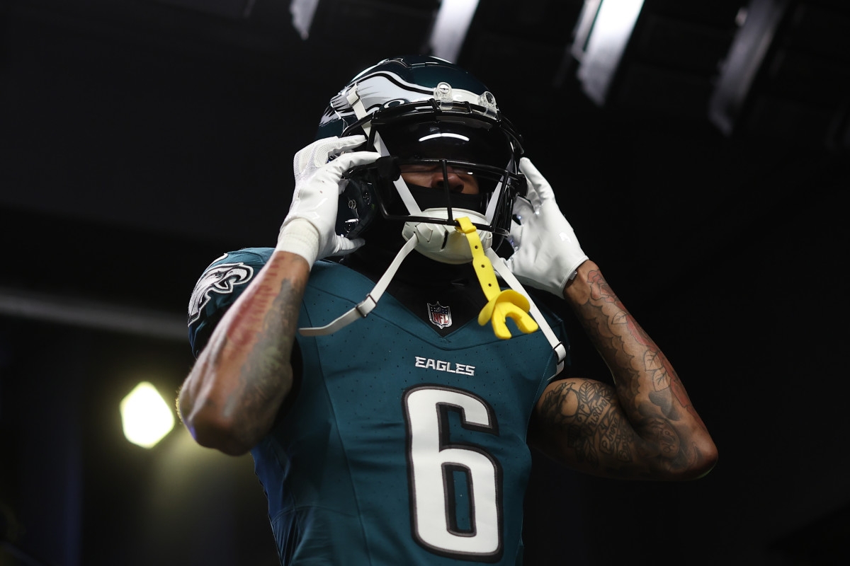 DeVonta Smith Gives Hilarious Answer on Eagles' Tush Push