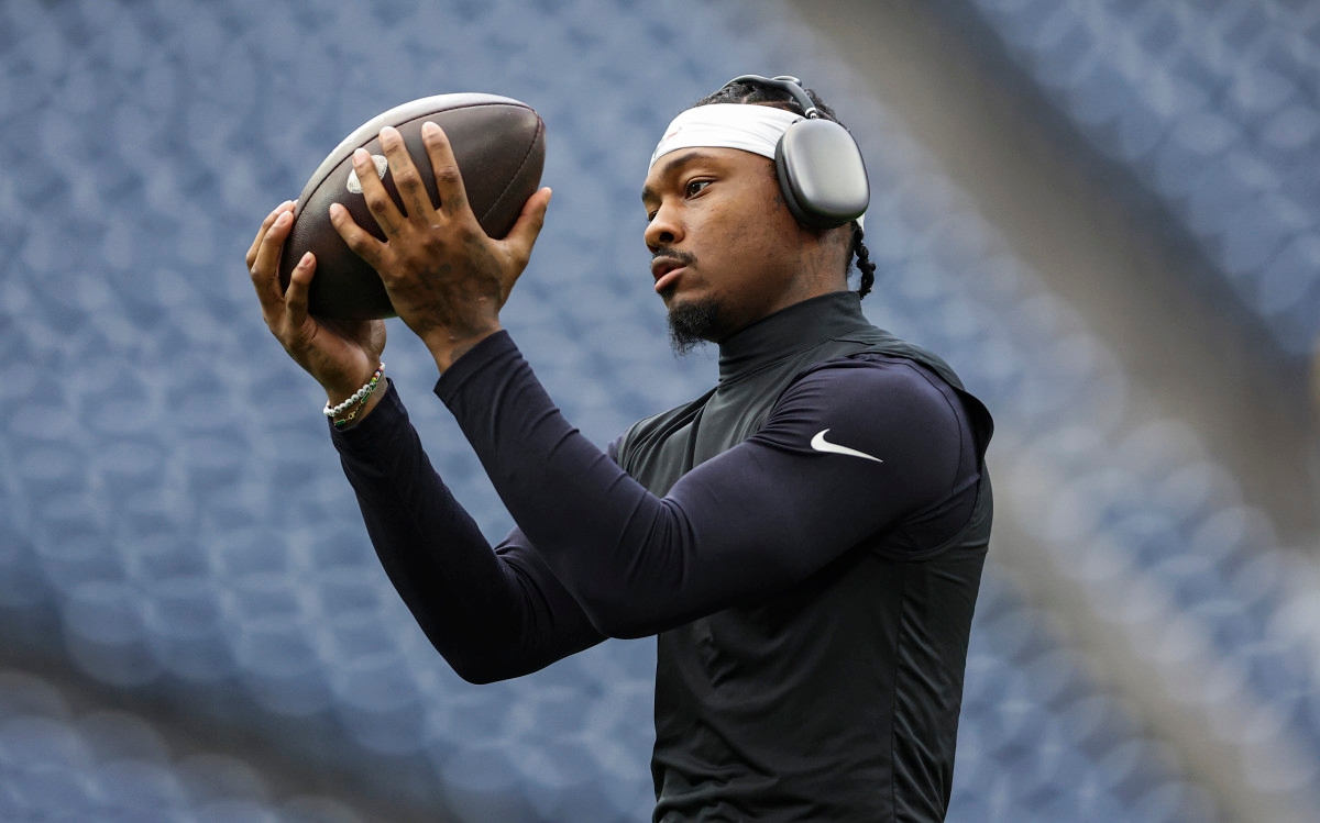 Patriots' Stefon Diggs Sends Five-Word Message Upon Arrival to OTAs Amid Latest Drama