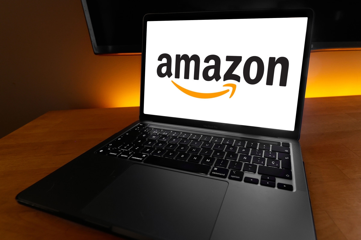 Amazon Is Selling a 'Must Have' $200 Magnetic Charger for $25